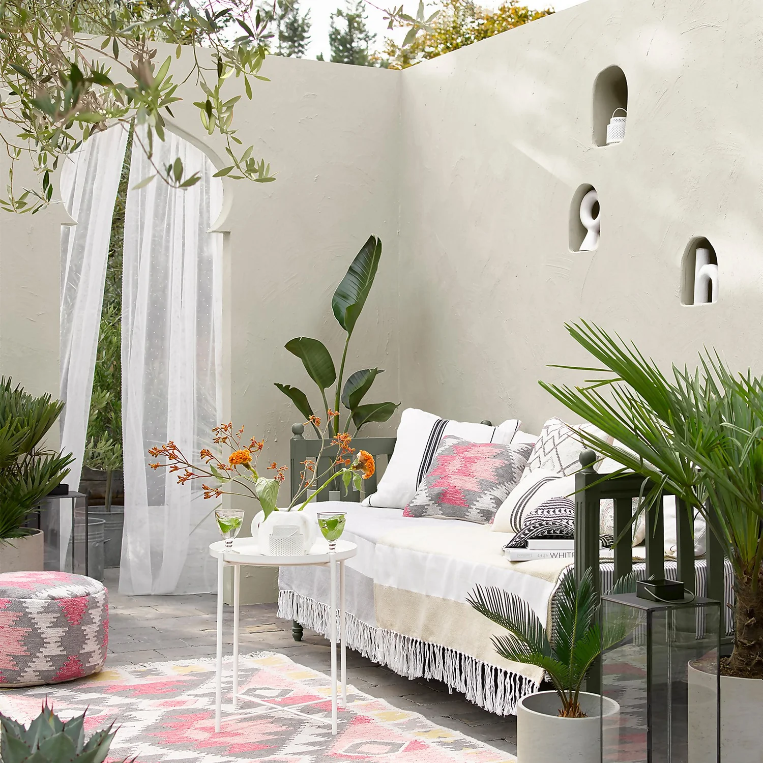 Sandtex® Ultra Smooth Masonry Paint Chalk Hill - 10L 5 Sandtex® Ultra Smooth Masonry Paint Chalk Hill - 10L - Image 3